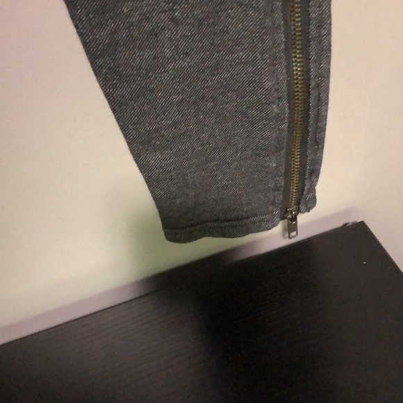 Romeo and Juliet Couture side zip leggings - Picture 4 of 9